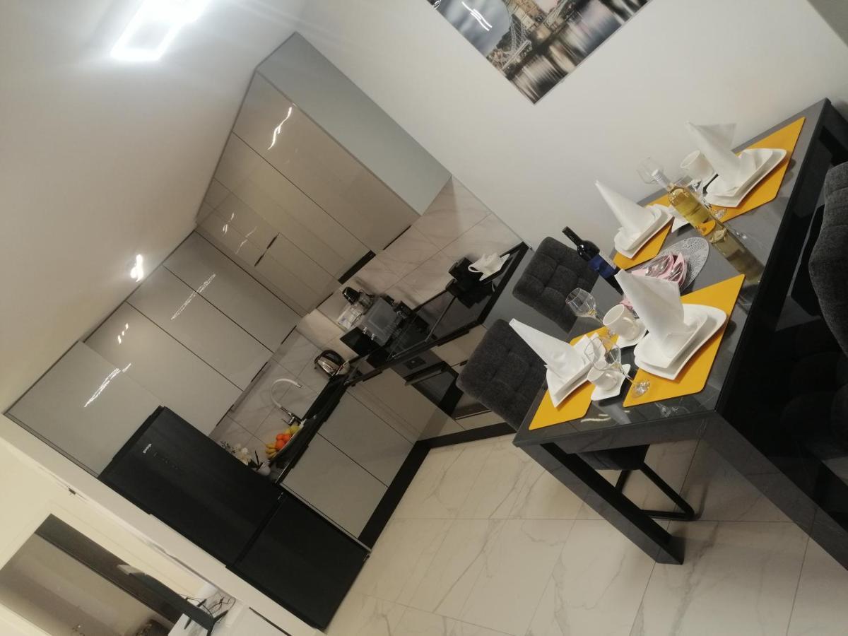 Luxury Apartment Queen Solin Buitenkant foto