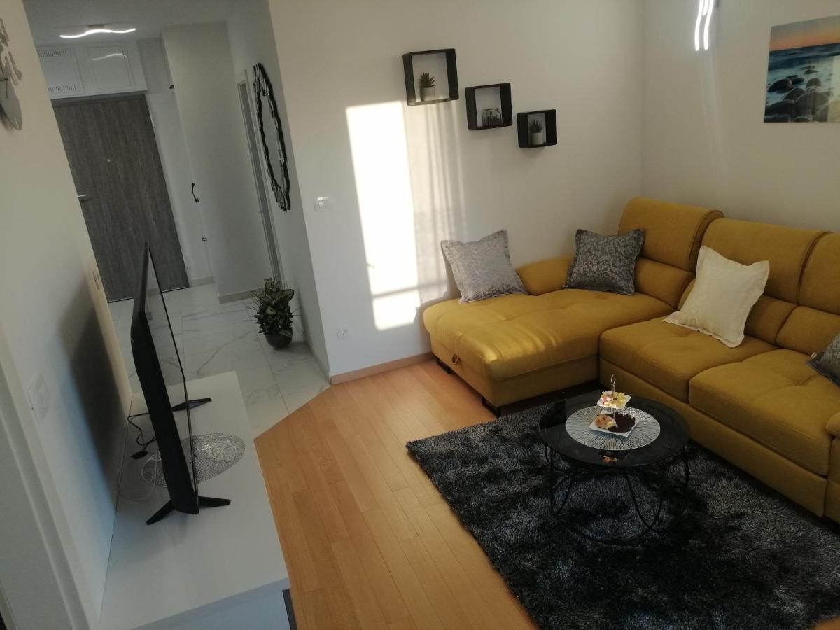 Luxury Apartment Queen Solin Buitenkant foto
