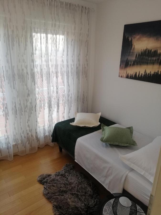 Luxury Apartment Queen Solin Buitenkant foto