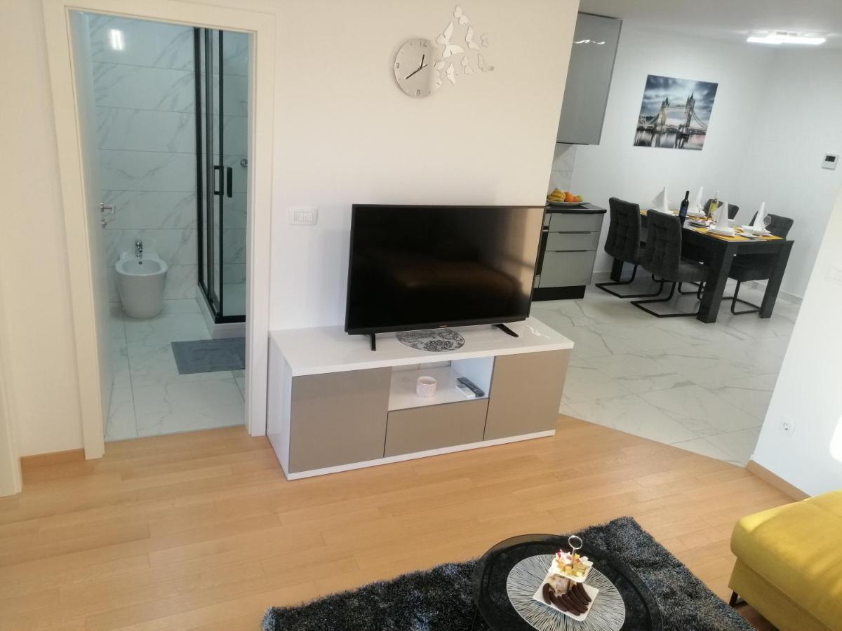 Luxury Apartment Queen Solin Buitenkant foto