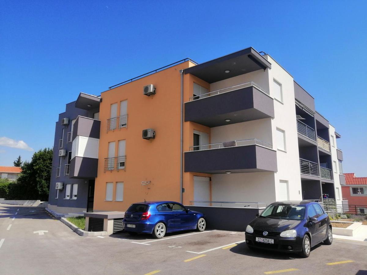 Luxury Apartment Queen Solin Buitenkant foto